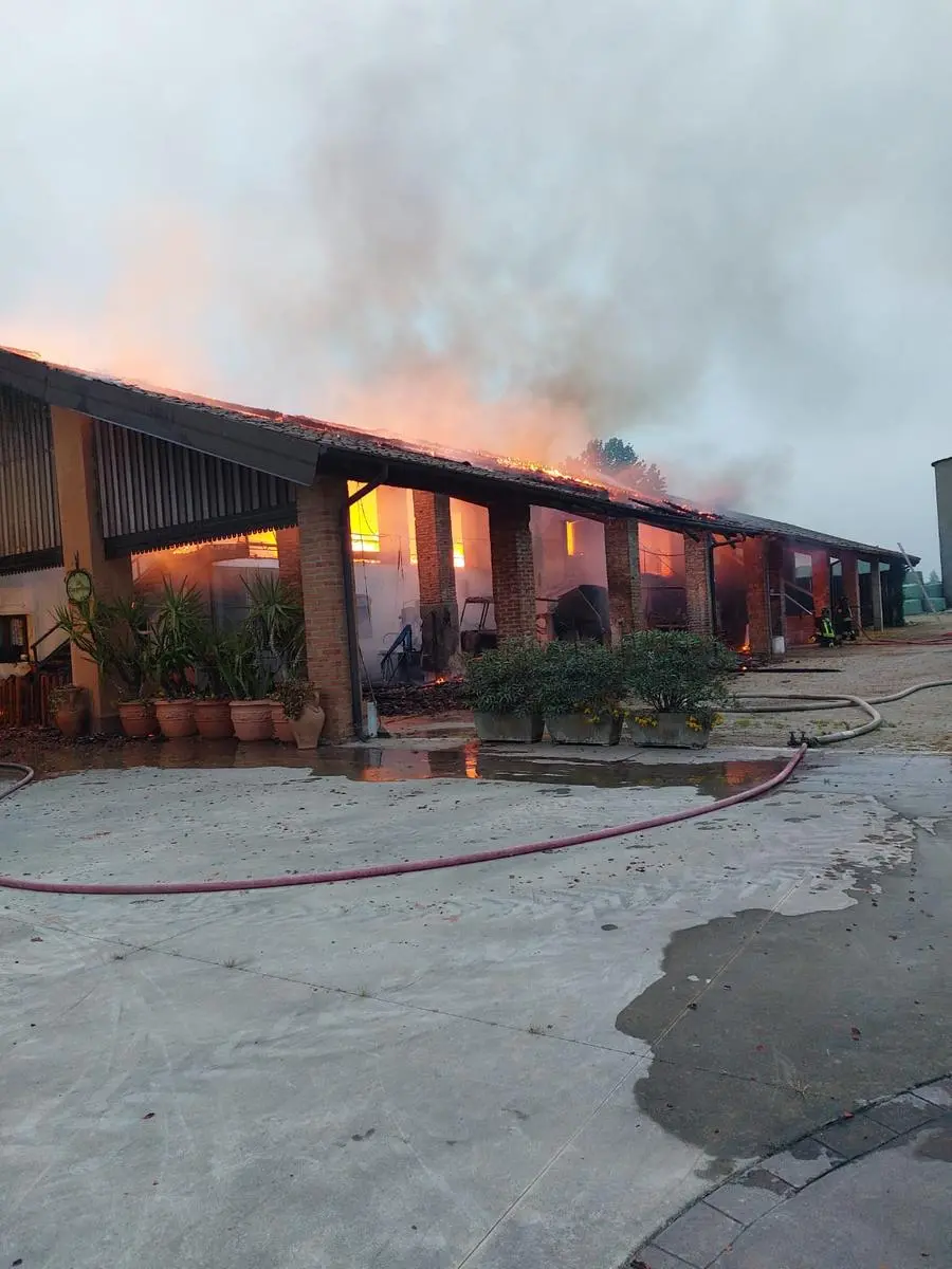 Incendio in un'azienda agricola a Gambara