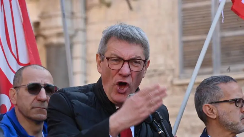 Maurizio Landini al corteo per lo sciopero generale in centro a Brescia