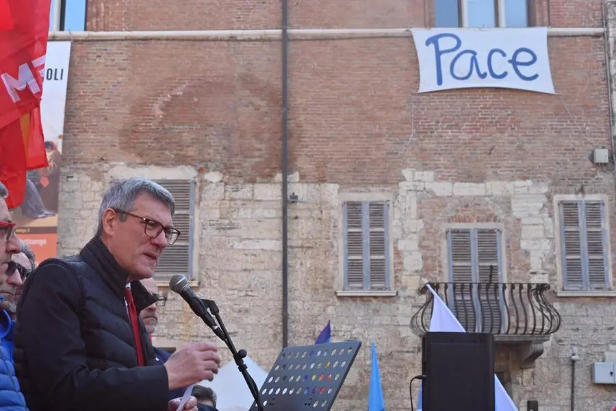 Maurizio Landini al corteo per lo sciopero generale in centro a Brescia