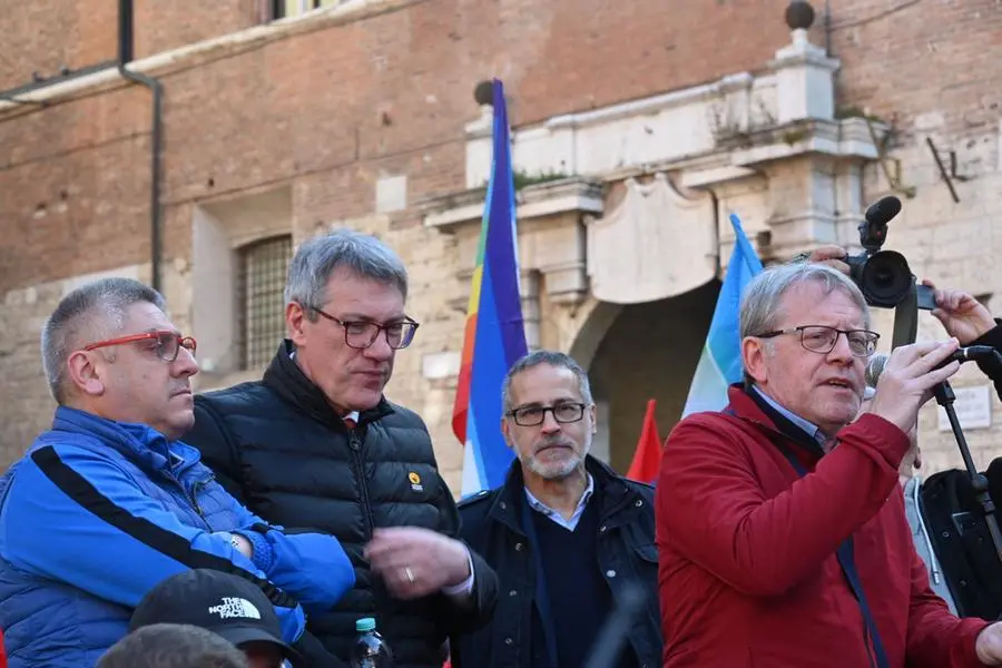 Maurizio Landini al corteo per lo sciopero generale in centro a Brescia