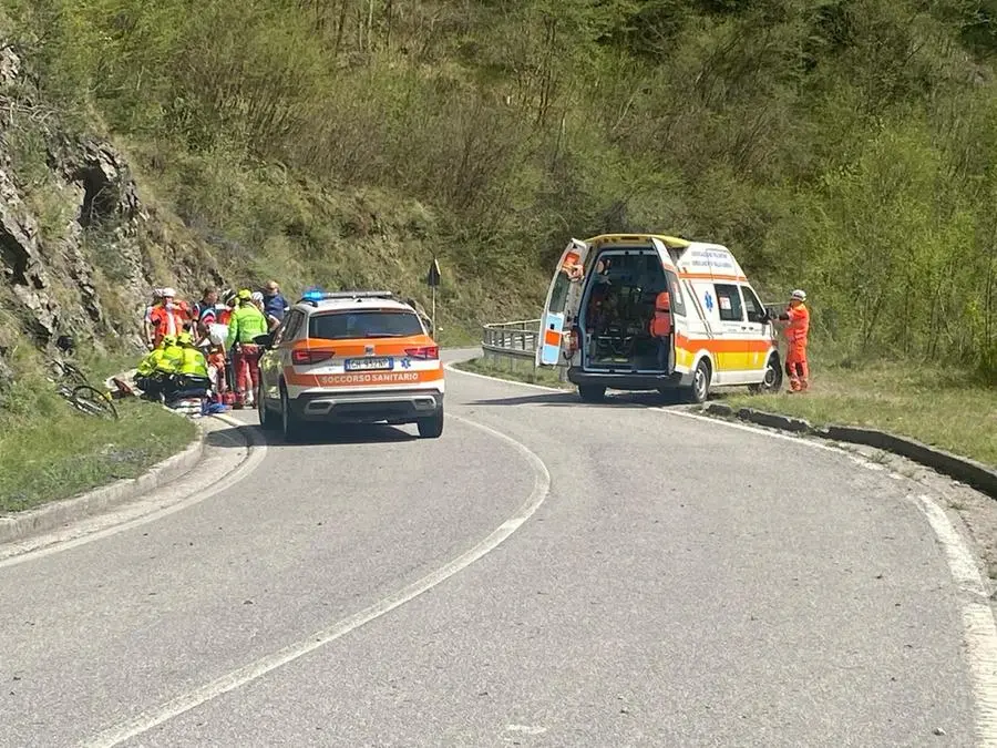 Il ciclista è caduto in curva lungo la Sp 58 tra Idro e Capovalle