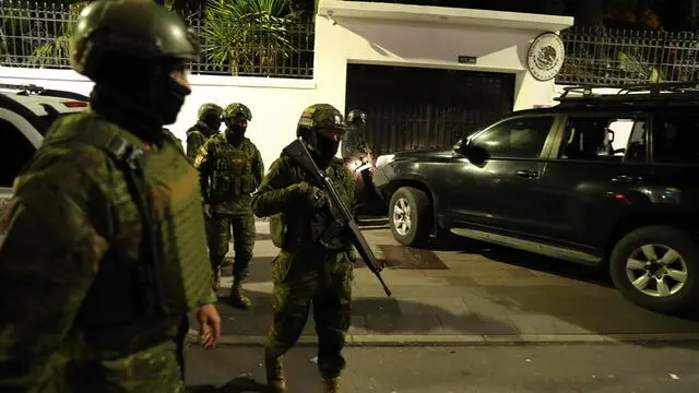 epa11261738 Members of an elite unit of the Ecuadorian Police break into the Mexican Embassy to arrest former Ecuadorian Vice President Jorge Glas, convicted of corruption, and who was denied political asylum, in Quito, Ecuador, 05 April 2024. EPA/JOSE JACOME