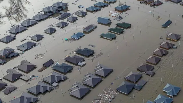 epa11273201 An aerial photo taken with a drone shows the flooded residential area of the outskirts of Orenburg, Orenburg region, Russia, 11 April 2024. The flood situation in the Orenburg region has reached its peak; the most difficult situation is in Orenburg, regional governor Denis Pasler told Russian President Putin. According to the Russian Ministry of Emergency Situations, the water level in the Ural River has risen to 1060 cm. 2028 residential buildings and 2522 household plots remain in the flood zone. The authorities of the Orenburg region reported that 7.8 thousand people, including 2,117 children, were evacuated from flooded households and personal plots. The most difficult flood situation remains in Orsk, Orenburg, Orenburg and Ilek regions. EPA/STRINGER