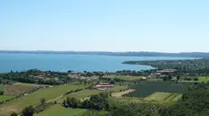Una panoramica del lago di Garda - © www.giornaledibrescia.it