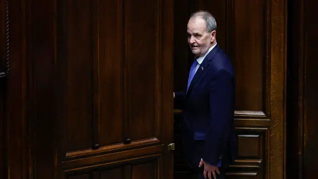 Il ministro degli Affari Regionali, Roberto Calderoli durante le dichiarazioni di voto sulla mozione di sfiducia nei confronti del ministro delle Infrastrutture e dei Trasporti Matteo Salvini, Roma 3 aprile 2024. ANSA/FABIO FRUSTACI