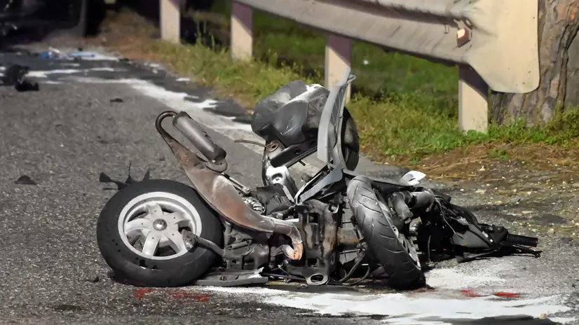 Schianto a Padenghe tra un'auto e un motorino: morto un uomo