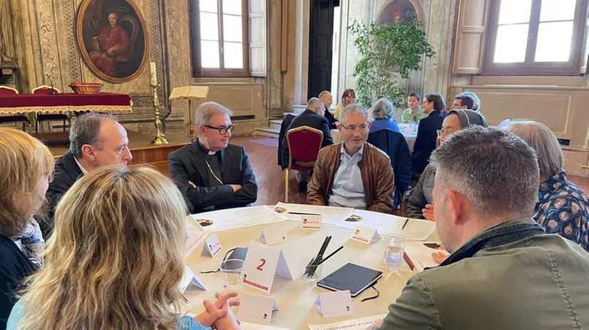 Mons. Pierantonio Tremolada incontra gli operatori sanitari