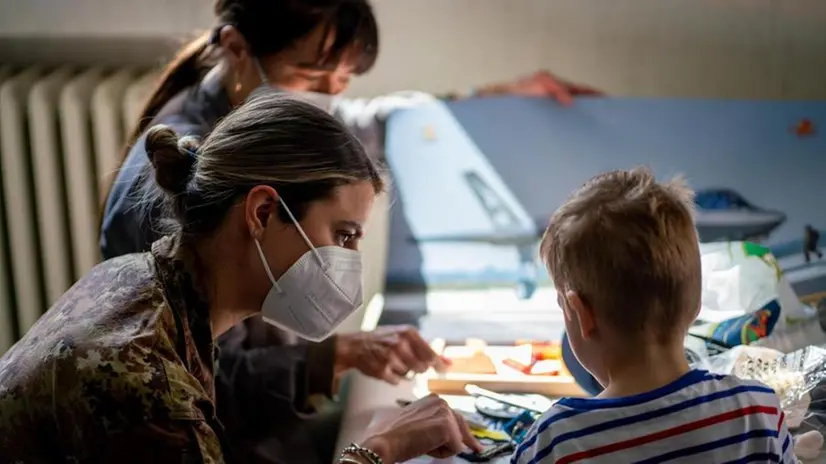 Dall'aerobase di Ghedi in visita ai bimbi ricoverati al Civile