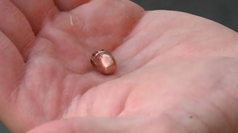 Uno dei due colpi esplosi all'indirizzo della vittima - Foto Gabriele Strada/Neg © www.giornaledibrescia.it