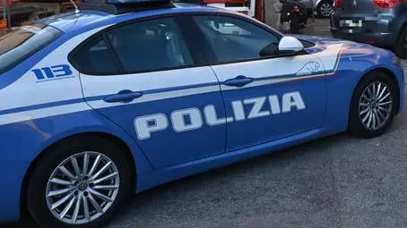 Sul posto è intervenuta una volante della Polizia del Carmine - © www.giornaledibrescia.it