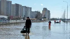 epa11276112 Russian Emergency Ministry rescuers evacuate local residents from the flooded residential area in Orenburg, Orenburg region, Russia, 13 April 2024. More than 12.7 thousand residential buildings and 22 thousand personal plots remain flooded in 39 constituent entities of the Russian Federation. In Orenburg, the flood situation is worsening, and the evacuation of the population continues, with over 1,531 people evacuated from flooded areas. In total, a group of more than 4.5 thousand people, 979 pieces of equipment, 256 watercraft and 16 unmanned systems are involved in the emergency zone in the Orenburg region, reported the press service of the Ministry of Emergency Situations of the Russian Federation. EPA/STRINGER