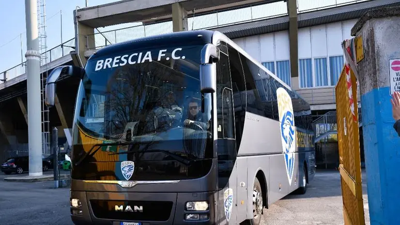 Il pullman del Brescia (foto di archivio) - © www.giornaledibrescia.it