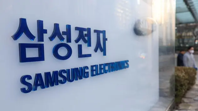 epa11115176 Signage of Samsung Electronics at the company headquarters in Seoul, South Korea, 31 January 2024. The company said its fourth-quarter operating profit sank 34.4 percent from a year earlier to 2.82 trillion won ($2.12 billion US dollars) due mainly to its sluggish semiconductor business. Still, its memory chip segment turned to the black on recovering demand. EPA/YONHAP SOUTH KOREA OUT