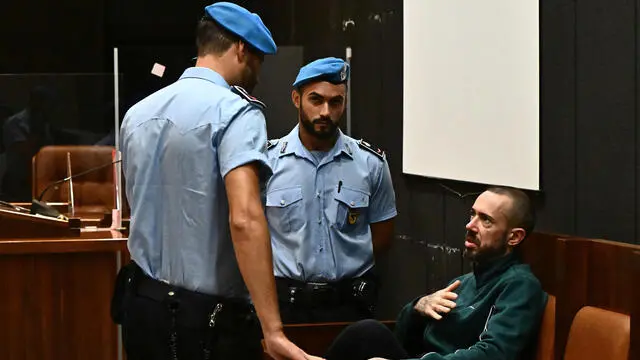 Alberto Scagni (D) l'omicida della sorella Alice, durante l'udienza prima della sentenza del Tribunale. Genova, 29 settembre 2023. ANSA/LUCA ZENNARO