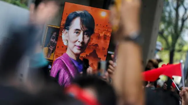 epa10442277 Protesters hold pictures of Myanmar democracy icon Aung San Suu Kyi during a demonstration to mark the second anniversary of Myanmar's 2021 military coup, outside the Embassy of Myanmar, in Bangkok, Thailand, 01 February 2023. Myanmar migrant workers rallied outside the Myanmar embassy marking the second anniversary of the 2021 Myanmar military coup. EPA/DIEGO AZUBEL