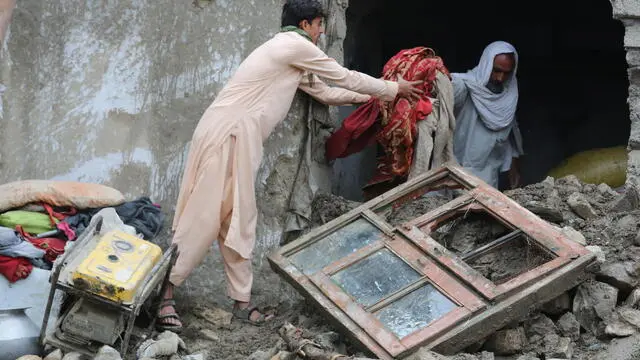 epa11280594 People salvage their belongings after heavy rains in Momand-Dara district of Nangarhar province, Afghanistan, 15 April 2024. According to the Afghanistan disaster management department, at least 33 people have been killed over three days of heavy rains and flash flooding. Authorities warned that Afghanistan's provinces will see more rain over the next few days. EPA/STRINGER