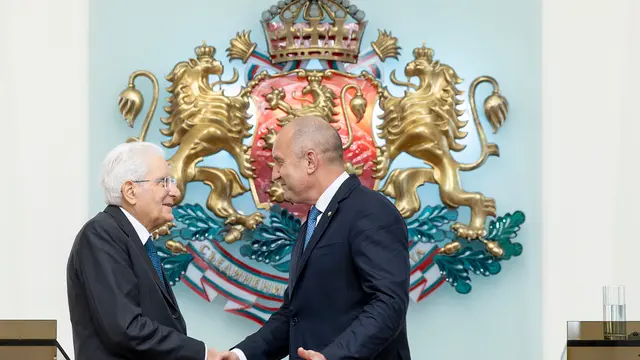 Sofia- Il Presidente della Repubblica Sergio Mattarella con il Presidente della Repubblica di Bulgaria, Rumen Radev, al termine delle dichiarazioni alla stampa, oggi 17 aprile 2024. (Foto di Paolo Giandotti - Ufficio Stampa per la Stampa e la Comunicazione della Presidenza della Repubblica)