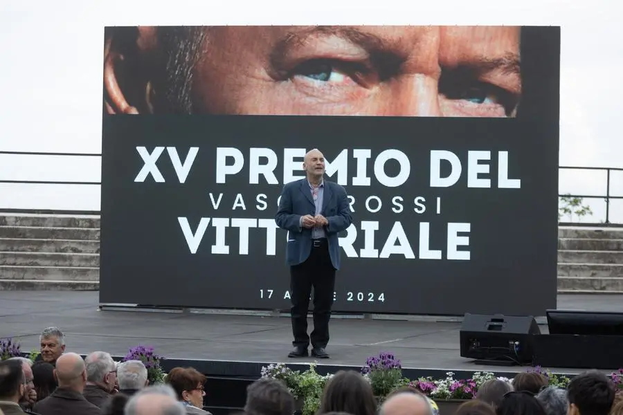 Vasco Rossi, la consegna del premio al Vittoriale