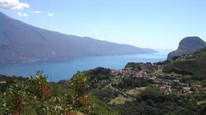 Una veduta di Tremosine e del lago di Garda © www.giornaledibrescia.it