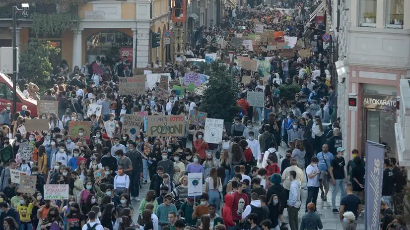 Una delle manifestazioni di Fridays For Future a Brescia © www.giornaledibrescia.it