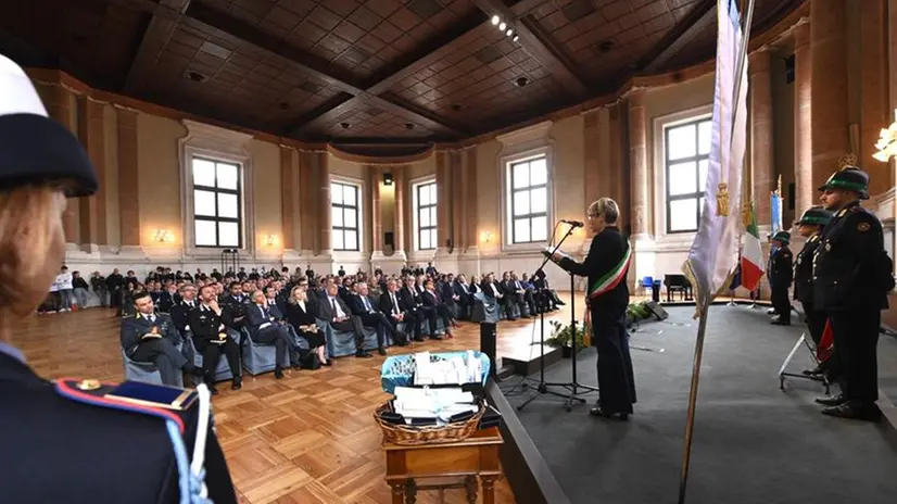 La festa della Polizia locale nel salone Vanvitelliano di palazzo Loggia