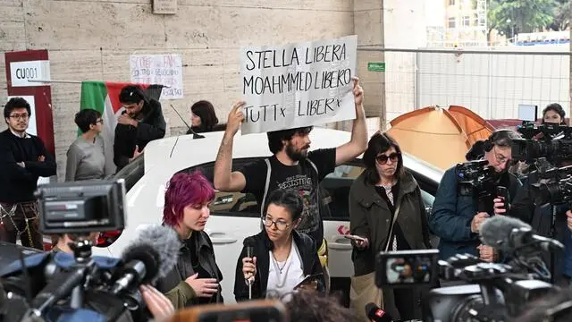 Un momento della conferenza per gli studenti fermati, presso la sede del Rettorato della Sapienza a Roma, 17 aprile 2024. ANSA/CLAUDIO PERI