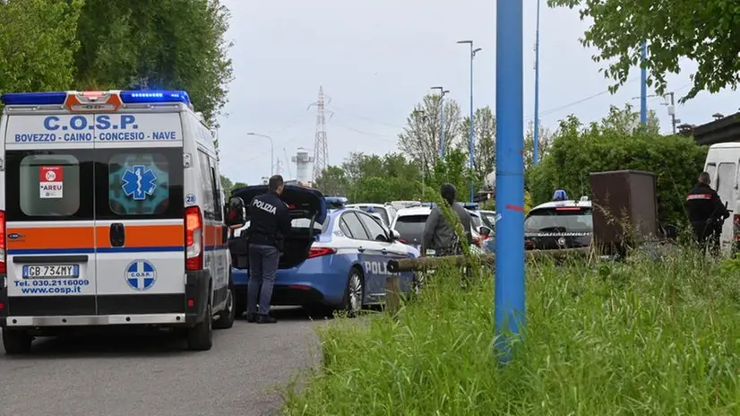 Le forze dell'ordine al campo nomadi di via Borgosatollo a Brescia