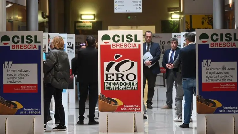 «Io ero», nomi e storie sui morti sul lavoro nel Bresciano