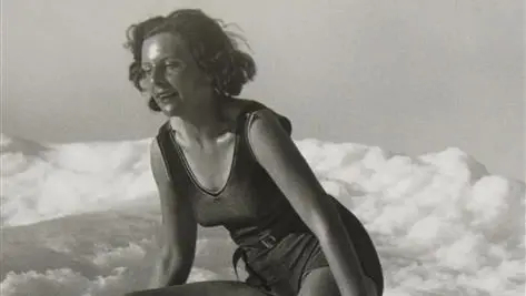Leni Riefenstahl in costume sulla neve - Howard Greenberg Gallery