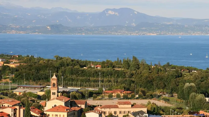 Uno scorcio di Padenghe e del lago dall’antico maniero