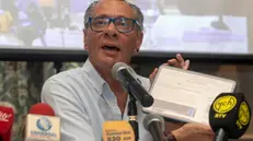 epa10804997 Jorge Glas, former vice president of Ecuador during the presidential term of Rafael Correa (2007-2017), participates in a press conference in Guayaquil, Ecuador, 17 August 2023. Glas claimed he was innocent in the Odebrecht case, after the Federal Supreme Court of Brazil annulled the evidence extracted from the computer systems of the Brazilian construction company. EPA/Mauricio Torres
