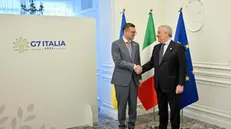 Il ministro degli Esteri Antonio Tajani, durante un incontro bilaterale con il Ministro degli Esteri dell’Ucraina, Dymitro Kuleba, in occasione del G7 dei ministri degli Esteri a Capri, 19 aprile 2024. ANSA/ALESSANDRO DI MEO - - - - - - - - - - - - - - - - - Foreign Minister Antonio Tajani during a bilateral meeting with the Foreign Minister of Ukraine, Dymitro Kuleba, on the occasion of the G7 Foreign Ministers' Meeting in Capri, Italy, 19 April 2024. ANSA/ ALESSANDRO DI MEO