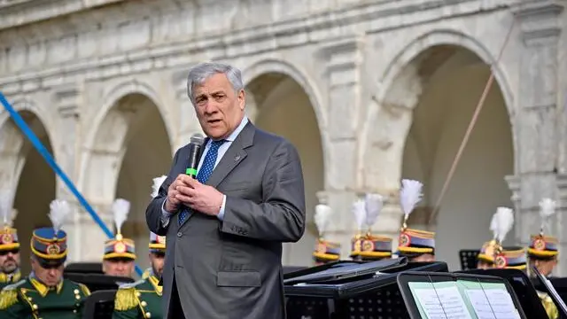 Il ministro degli Esteri Antonio Tajani, durante la cerimonia di benvenuto alle delegazioni ufficiali dei Paesi del G7 in occasione del G7 dei ministri degli Esteri, Capri, 17 aprile 2024. ANSA/ALESSANDRO DI MEO