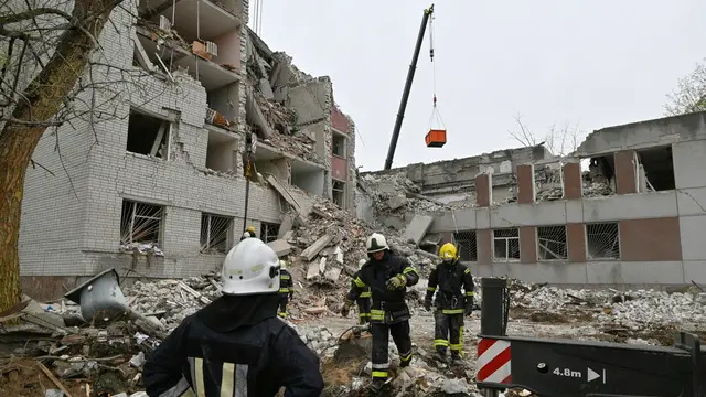 epa11284585 Ukrainian rescuers work at the site of a missile strike in Chernihiv, northern Ukraine, 17 April 2024, amid the Russian invasion. At least 17 people were killed and 60 others injured, including three children, following a Russian missile strike in Chernihiv, the State Emergency Service of Ukraine (SESU) said, adding that a search and rescue operation was ongoing. A social infrastructure facility, a hospital, and several residential high-rise buildings were damaged as a result of the morning rocket attack in Chernihiv, north of Kyiv, Ukrainian officials said. EPA/SERHII OLEXANDROV