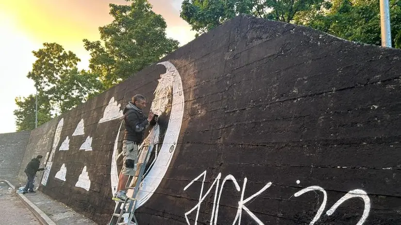 Il murales realizzato a Bagnolo Mella in ricordo di Mirko Serpelloni, morto in un infortunio sul lavoro