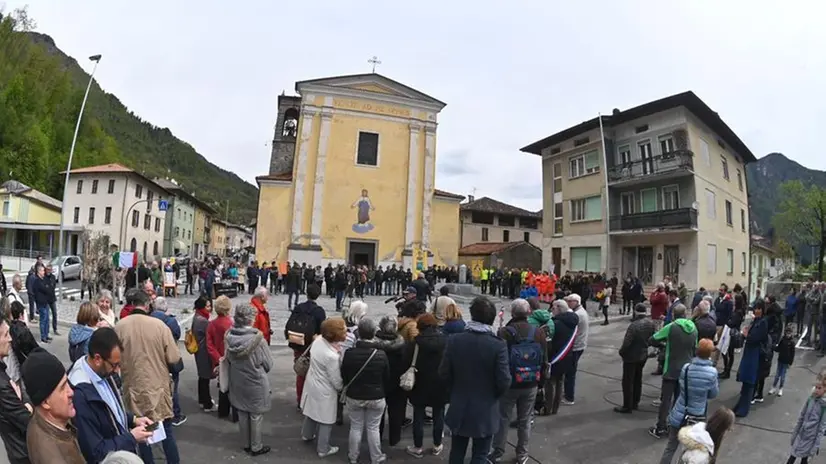 In piazza con noi sul lago d'Idro