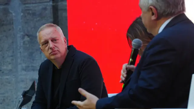 Lo scrittore Antonio Scurati in un momento della Repubblica delle Idee a palazzo reale. Napoli 21 Aprile 2024. ANSA/CESARE ABBATE