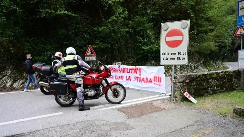 La manifestazione alla Strada della Forra