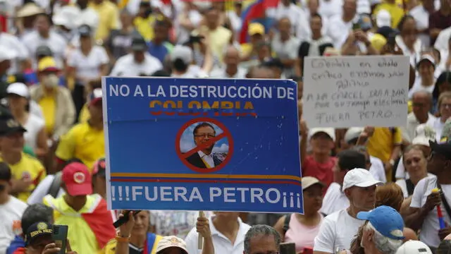 epa11292583 Opposition demonstrators take to the streets to protest against the government of Colombian President Gustavo Petro in Medellin, Colombia, 21 April 2024. Opposition supporters demonstrated in several Colombian cities, protesting against government health policies and calling for a constituent assembly. The placard reads 'No to the destruction of Colombia. Petro out!'. EPA/Luis Eduardo Noriega Arboleda