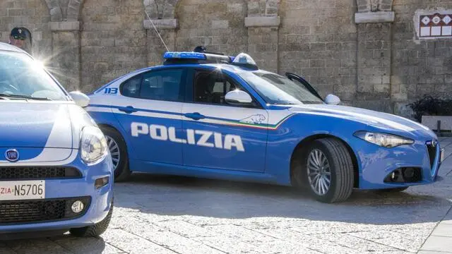 Due automobili della Polizia a Matera