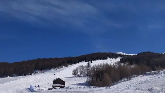 A Livigno impianti chiusi, si passeggia o si usano pelli per risalite in solitaria