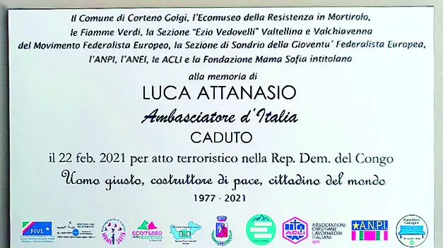 La targa in onore di Luca Attanasio, nuovo resistente -  © www.giornaledibrescia.it