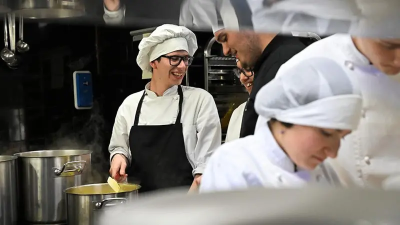 I ragazzi ai fornelli per la finale di Chef per una notte