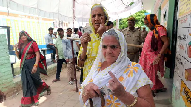 epa11301796 Indian voters show their inked finger after casting their vote at a polling station in Dadri, Uttar Pradesh, India, 26 April 2024. Voting for the second phase of general elections started in various states in India. General elections in India will be held over seven phases between 19 April and 01 June 2024 for India's 545-member lower house of parliament, or Lok Sabha, which are held every five years in which about 968 million people are eligible to vote. EPA/HARISH TYAGI