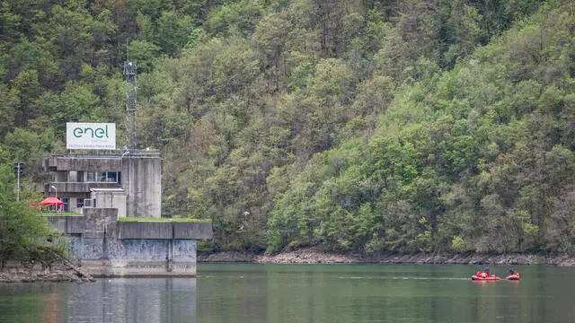 Proseguono le ricerche dei dispersi dopo l’splosione alla centrale idroelettrica Enel al Lago di Suviana.