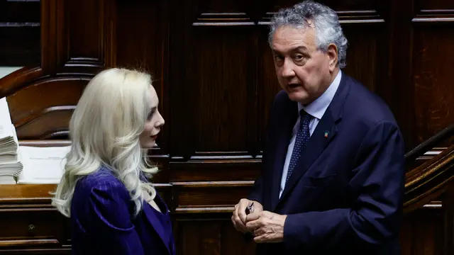 Marta Fascina e Paolo Barelli, Forza Italia, durante il voto sulla mozione di sfiducia nei confronti del ministro delle Infrastrutture e dei Trasporti Matteo Salvini, Roma 3 aprile 2024. ANSA/FABIO FRUSTACI