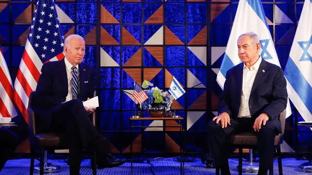 epa10925268 US President Joe Biden (L) and Israeli Prime Minister Benjamin Netanyahu (R) during a joint press confrence in Tel Aviv, Israel, 18 October 2023. President Biden pledged US support for Israel and said the overnight attack on a hospital in the Gaza strip 'appears' to have been caused 'by the other team' EPA/MIRIAM ALSTER / POOL