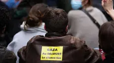 epa11303013 A demonstrator wearing a sticker reading 'Gaza, to the rescue, silence kills' takes part in the demonstration in support of the students occupying the Institut d'etudes politiques (Sciences Po Paris) in support of the Palestinian people in Paris, France, 26 April 2024. A dozen students remain mobilized in support of the Palestinians by occupying a building at Sciences Po Paris since the evening of 25 April 2024, the day after police evacuated another of the school's sites, following actions taken at several universities in the United States in support of the Palestinian people. EPA/TERESA SUAREZ