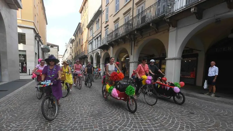 La domenica ecologica punta a fare della bicicletta la protagonista della città - Foto Marco Ortogni/Neg © www.giornaledibrescia.it