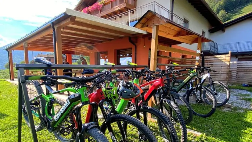 L'escursione è organizzata da E-bike Dosso Alto